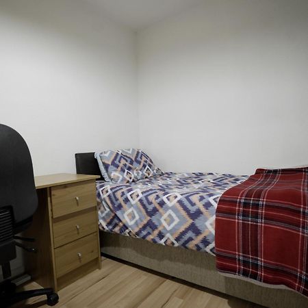 Elephant & Castle - Zone 2 - Private Rooms - Shared Bathroom London Eksteriør bilde